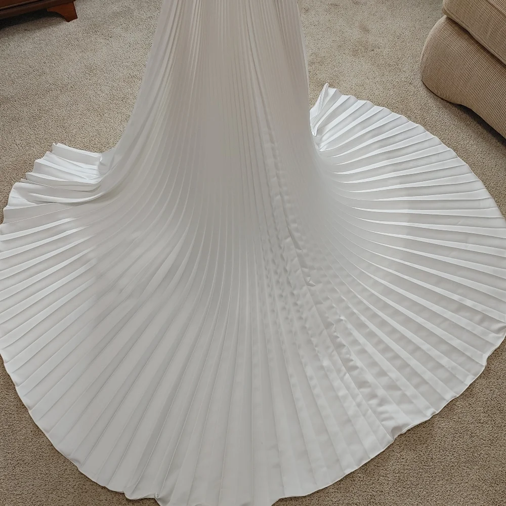 VINTAGE 90'S DEMETRIOS LACE OVERLAY WEDDING DRESS WITH TRANE, OFF-WHITE/WHITE 10 - Picture 12 of 16